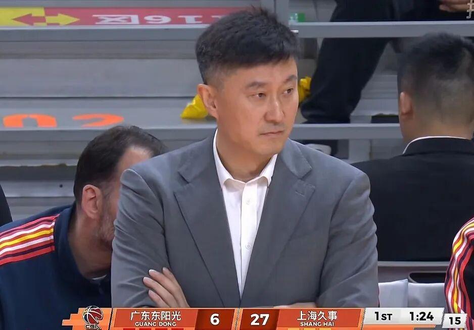 乐彩网app-广东男篮40分惨败,三分球35中5+17次失误,上海男篮酣畅淋漓大胜